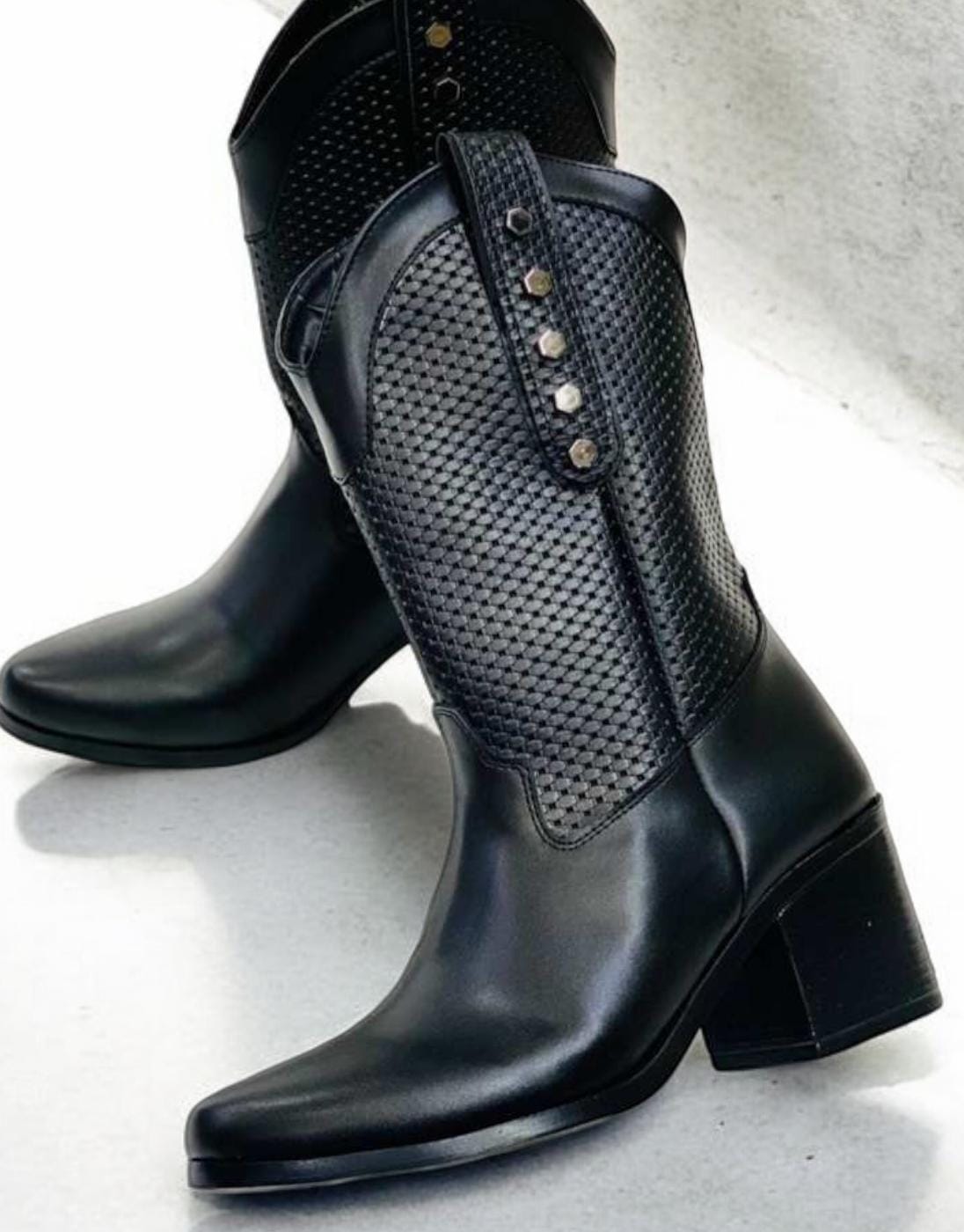 Bota corta western black